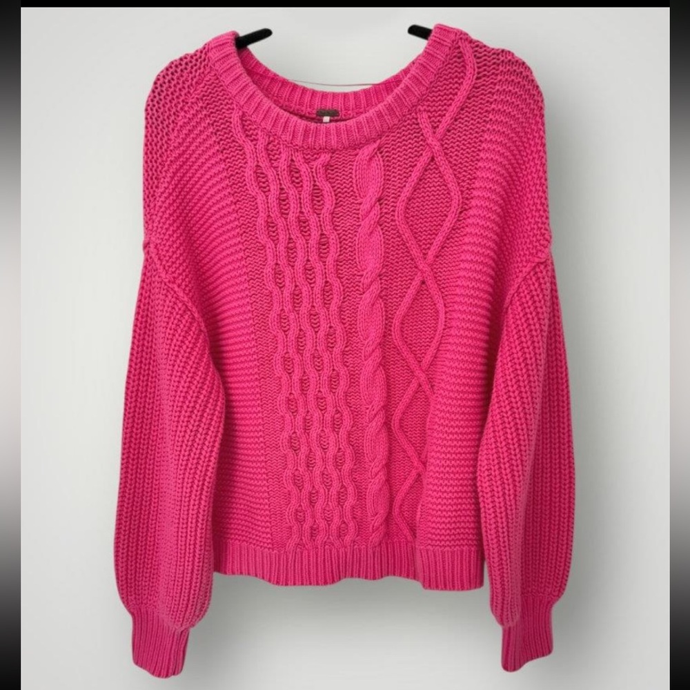 Free People "Dream" Pink Cable Knit Sweater — Size Small — Cozy Oversized Fit